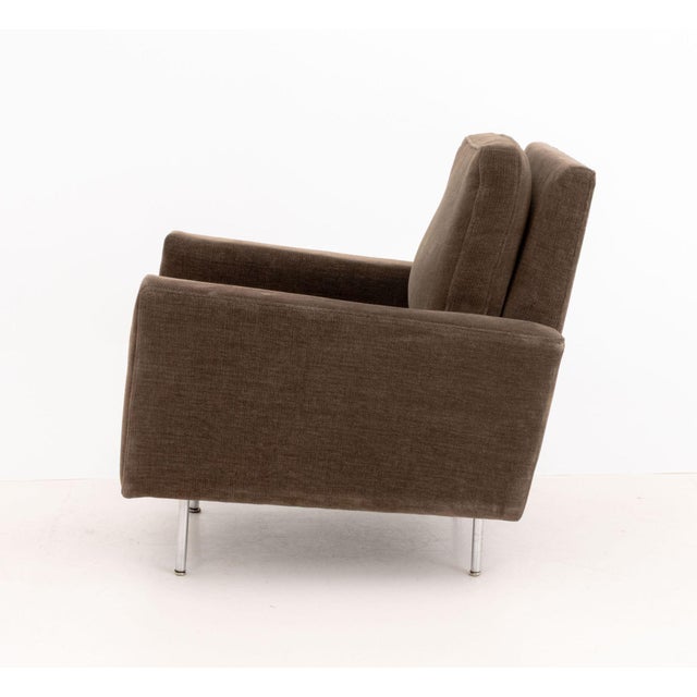 Mid-Century Modern Chenille Upholstered Easy Chair For Sale In New York - Image 6 of 7