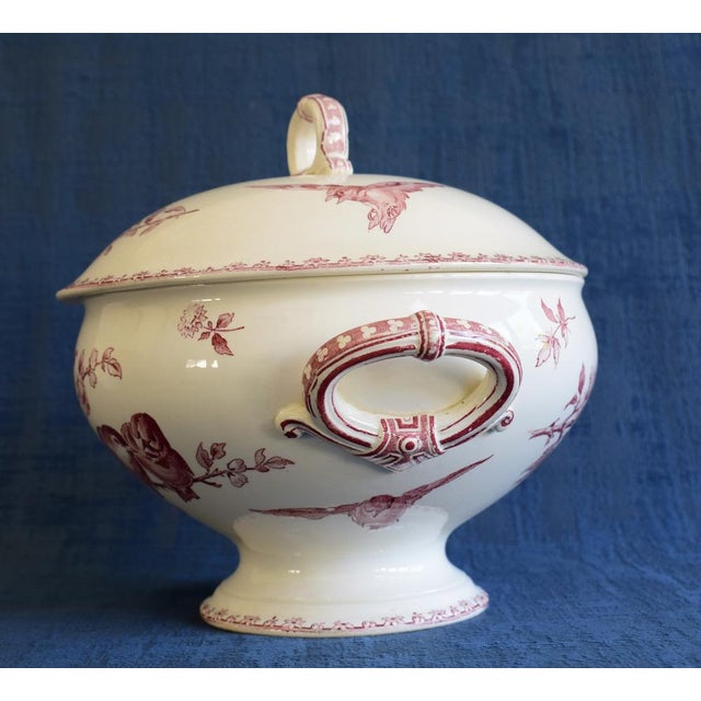 Antique French Red Favori Soup Tureen in Earthenware from Sarreguemines, 1890s For Sale - Image 9 of 13