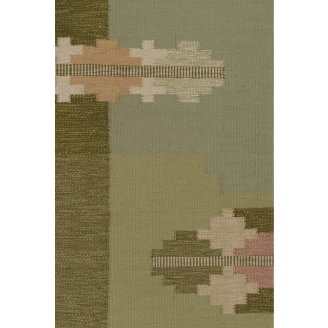 Signed Vintage Swedish Kilim by Ingegerd Silow in Green & Beige - Rug & Kilim For Sale In New York - Image 6 of 10