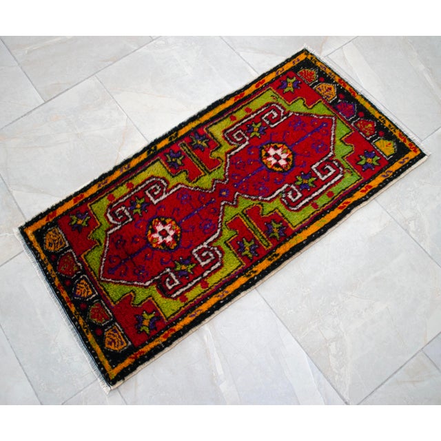 1970s Hand Made Turkish Mat Rug Small Rug Kitchen Mat Organic Wool - 1'8" X 3'4" For Sale - Image 4 of 10
