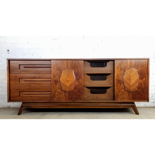 1960s 1960s Stately Restored Mid Century Modern Long Dresser Credenza Walnut Young, Attributed For Sale - Image 5 of 18