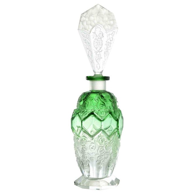 1930s Art Deco Opaline Glass Perfume Bottle in the style of René Lalique, 1930s For Sale - Image 5 of 5