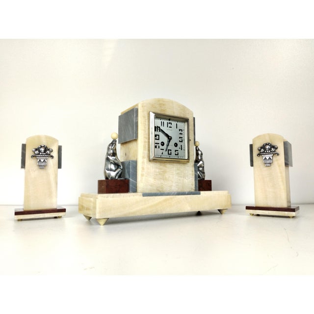French Art Deco Marble & Onyx Mantel Clock, 1930s, Set of 3 For Sale - Image 6 of 18