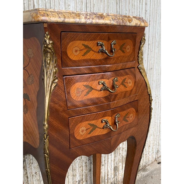 Early 20th Century Pair of French Marquetry Nightstands with Three Drawers and Bronze Hardware For Sale - Image 9 of 18