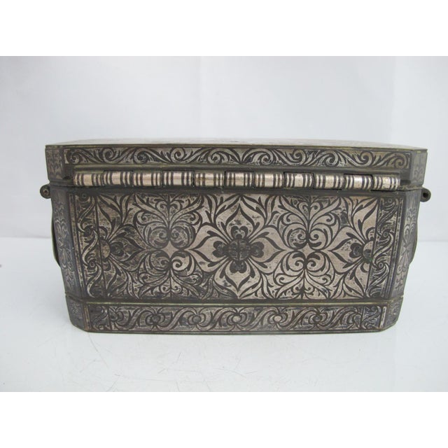19th Century Large Mindanao Maranao Philippines Silver Inlaid Brass Okir Betel Nut Lotoan Box For Sale - Image 5 of 13