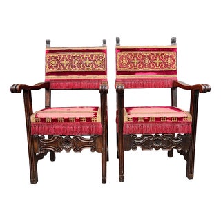 Antique Italian Chairs in Walnut, 1600s, Set of 2 For Sale