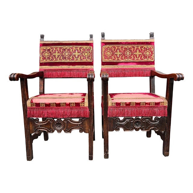 Antique Italian Chairs in Walnut, 1600s, Set of 2 For Sale