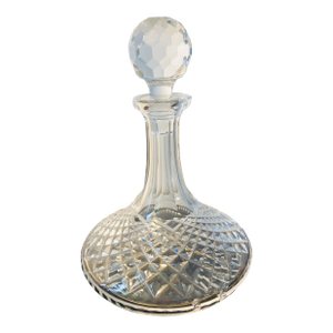 Late 20th Century Elegant Vintage Irish-Style Cut Crystal Decanter With Faceted Stopper