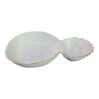 Late 20th Century Lilly Pulitzer Pineapple White Porcelain Elegant Gold Trim Two Part Serving Dish For Sale