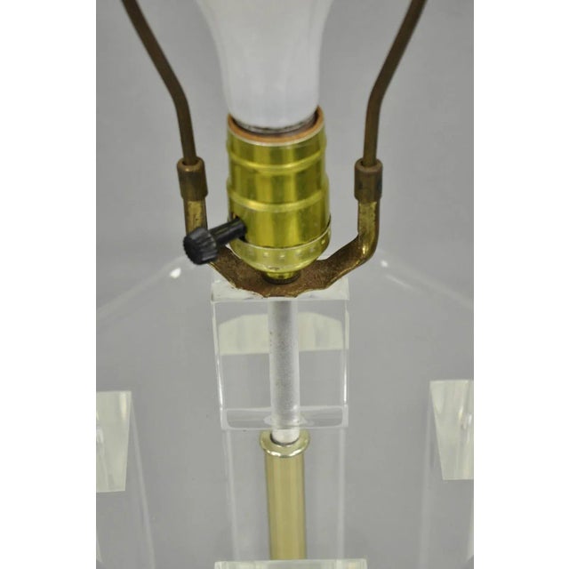 White Vintage Mid Century Modern Clear Lucite & Brass Sculptural Modernist Table Lamp For Sale - Image 8 of 12