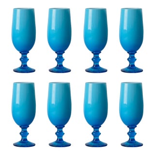 Italian Set of 8 Carlo Moretti Corn Flower Blue & White Cased Glass Flute Glasses. For Sale