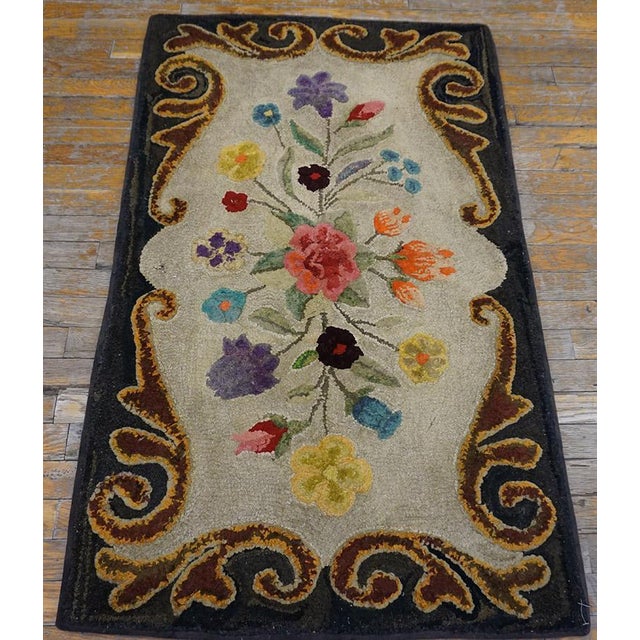 American hooked rug, measures 2'6"x 4'0". Floral Medallion American Usa Hand Knotted Pile Antique 1900s Wool Rug, Country...