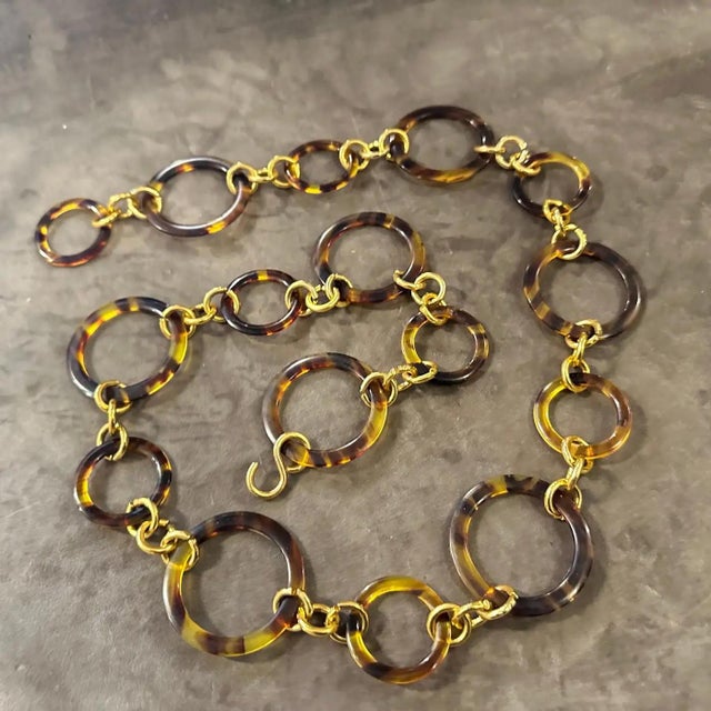 1980s Vintage Fake Tortoiseshell Lucite and Brass Italian Fashion Belt For Sale - Image 6 of 9