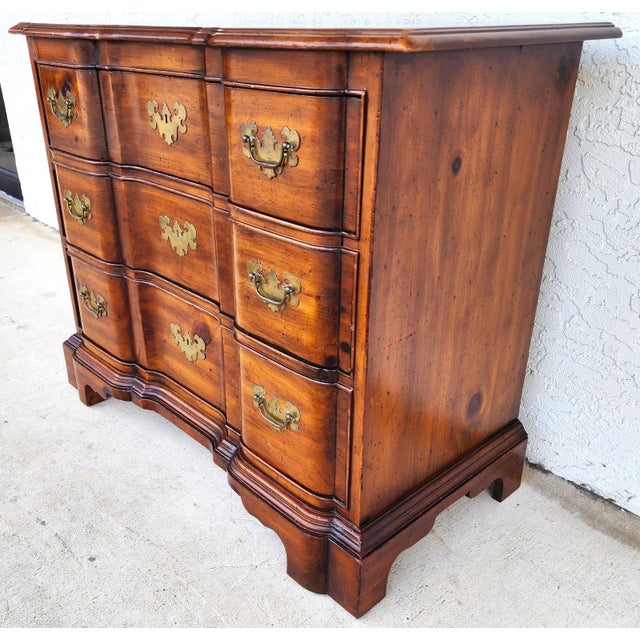 1990s Heritage Chippendale Dresser Chest Blockfront For Sale In Miami - Image 6 of 15