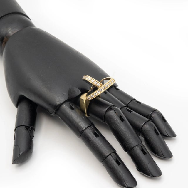 La Triomphe 18k Yellow Gold Diamond Onyx Sculptural Ring C. 1970s, Size 6 For Sale - Image 10 of 10