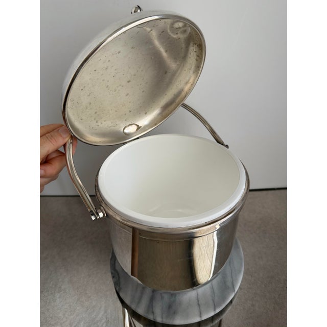 1960s Vintage Silver-Plate Ice Bucket With Sculptural Swing Handle For Sale - Image 5 of 8