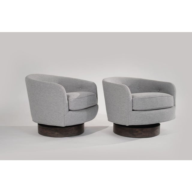 Mid 20th Century Set of 2 Swivel Tilt Lounge Chairs by Milo Baughman, Circa 1960s For Sale - Image 5 of 11