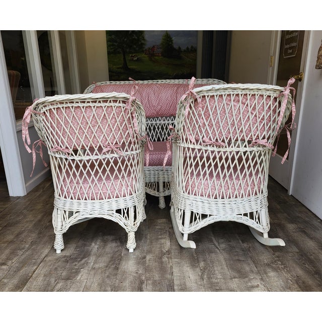 White Antique Bar Harbor Wicker 4-Piece Set - In the Manner of Heywood Wakefield For Sale - Image 8 of 18