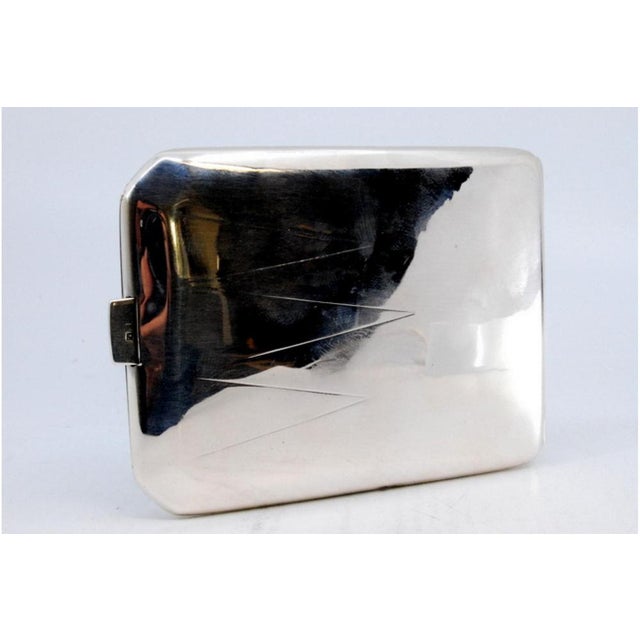 Silver Cigarette Case with Engraved Asymmetrical Lines and Hinged Lid For Sale - Image 3 of 9