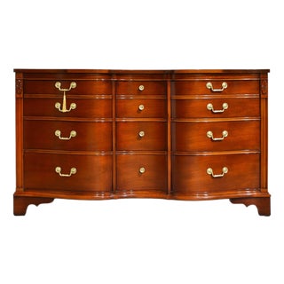 Mid Century Georgian Mahogany Serpentine Dresser With Brass Bail Hardware For Sale