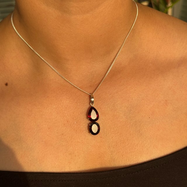 Classic 9.4 Carat Red Garnet Pendant for Women Set in 925 Silver For Sale - Image 11 of 18