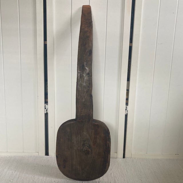 A wonderfully sculptural, 18th-century antique primitive paddle, masterful in its simplicity. This piece is meticulously...