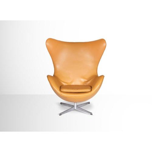 Vintage Leather Egg Lounge Chairs from Fritz Hansen, Set of 2 For Sale - Image 3 of 9