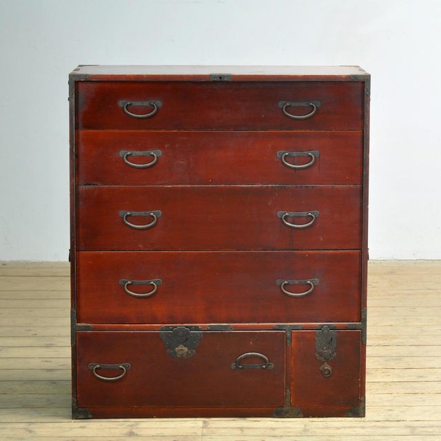 Japanese Tansu Chest of Drawers, 1870s, in Good conditions. Designed before 1890