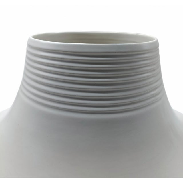 Angelo Mangiarotti Vesuvio White Ceramic Vase by Angelo Mangiarotti for Gabbianelli, Italy, 1970s For Sale - Image 4 of 8