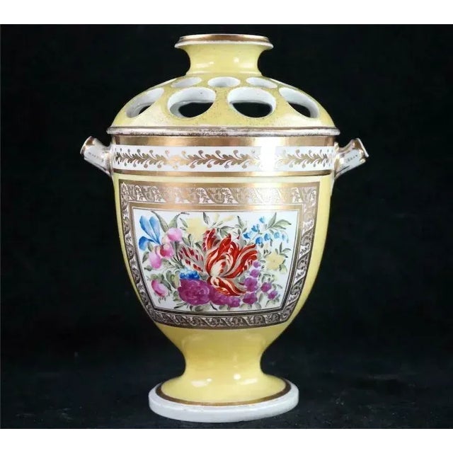 Yellow Antique Early 19th Century London Decorated Coalport Porcelain Bough Pot For Sale - Image 8 of 13