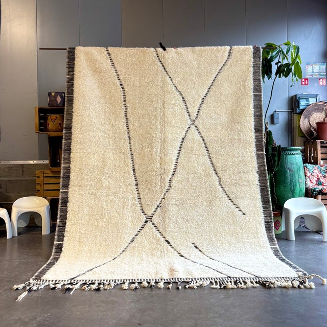 Prepare to be captivated by the sheer elegance and artisanal excellence of our Modern Handwoven Moroccan Beni Ourain...