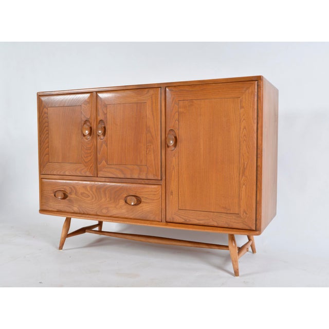 Mid-Century Modern Windsor Sideboard in Elm and Beech by Lucian Ercolani for Ercol, 1955 For Sale - Image 6 of 18
