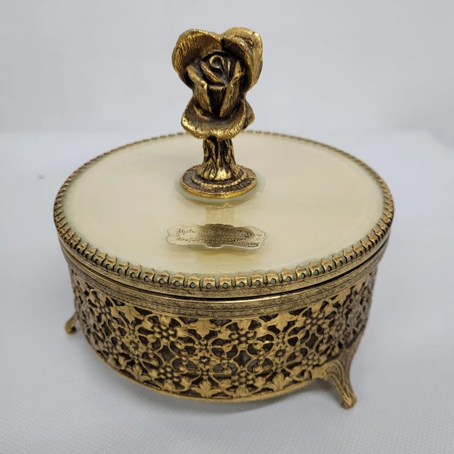 1950s Vintage Gold Gilt Filigree Ormolu Jewelry Box For Sale - Image 6 of 6