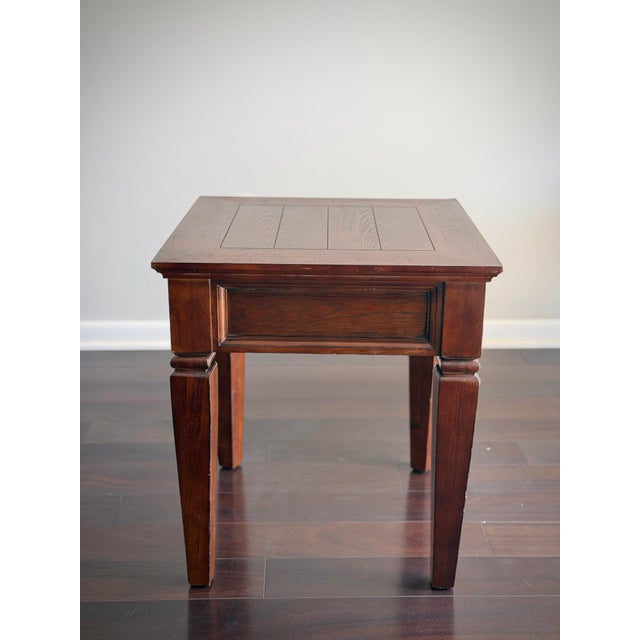 Baker Furniture Company Late 20th Century Georgian Revival Mahogany End Side Accent Lamp Table in the Style of Baker Henredon Drexel Heritage For Sale - Image 4 of 9