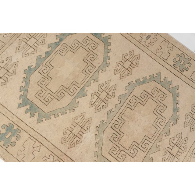 1960s Muted Anatolian Neutral Rug – Fretwork Geometric Design For Sale - Image 6 of 10