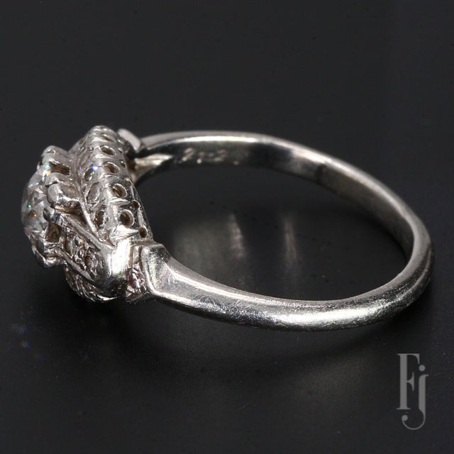 Vintage Platinum Eye-Shaped Ring With a 0.52ct Diamond Center Stone - Size 6.25 For Sale - Image 4 of 4