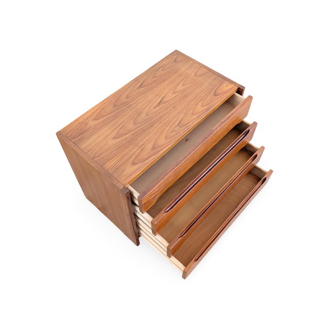 Mid-Century Modern Vintage Chest of Drawers in Teak For Sale - Image 3 of 9