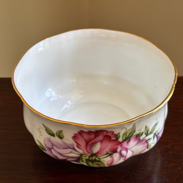 Mid-20th Century English Bone China Sugar Bowl & Creamer — A Set For Sale - Image 10 of 16