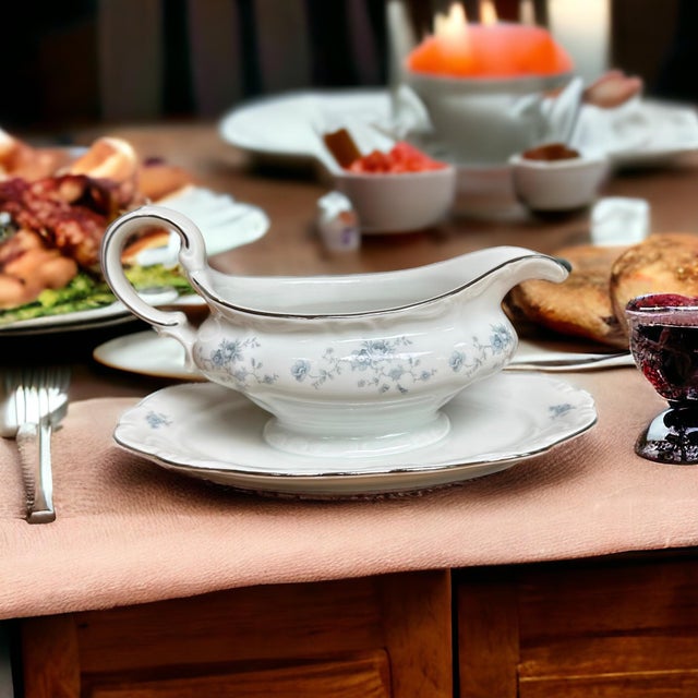 Johann Haviland Blue Garland Gravy Boat This underplate is attached Germany Excellent condition 10” long x 6” wide x 5”...