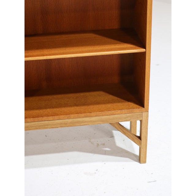 Børge Mogensen Vintage Danish China Bookcase in Oak by Børge Mogensen for FDB Møbler, 1960s For Sale - Image 4 of 12