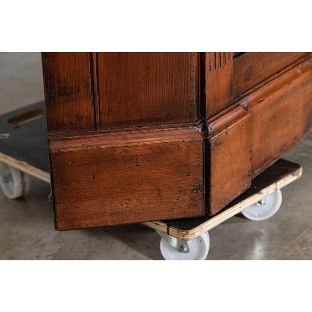 English Georgian Pine Barrel Back Corner Cabinet, 1820s For Sale - Image 16 of 18