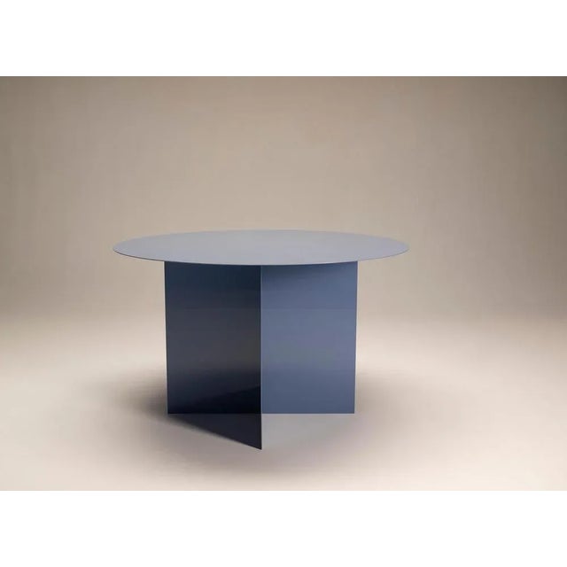 Across round dining table by secondome edizioni designer: claudia pignatale. Dimensions: ø 120 x h 72 cm. Materials: iron....
