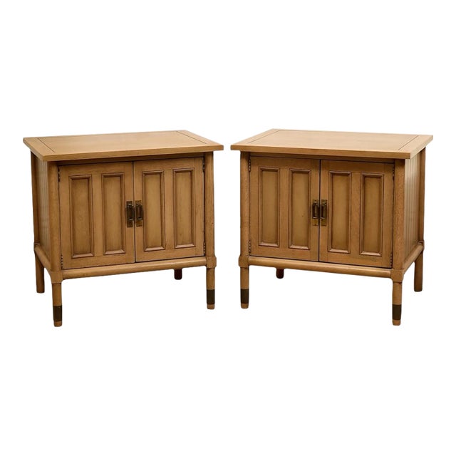 Mid 20th Century Pair of American of Martinsville Nightstands For Sale