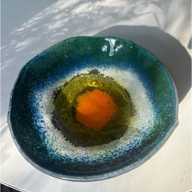 Aureliano Toso Murano Art Glass Bowl circa 1960s A Murano glass bowl hand made and designed by Aureliano Toso. Multi-...