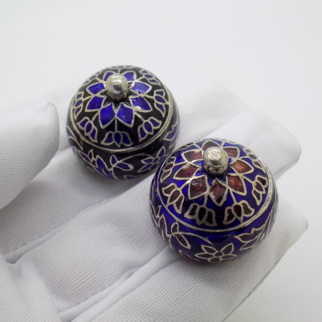 1980s Vintage Italian Handmade Sterling Silver 925 and Enameled Duo Pill Snuff Boxes, 1980s, Set of 2 For Sale - Image 5 of 12