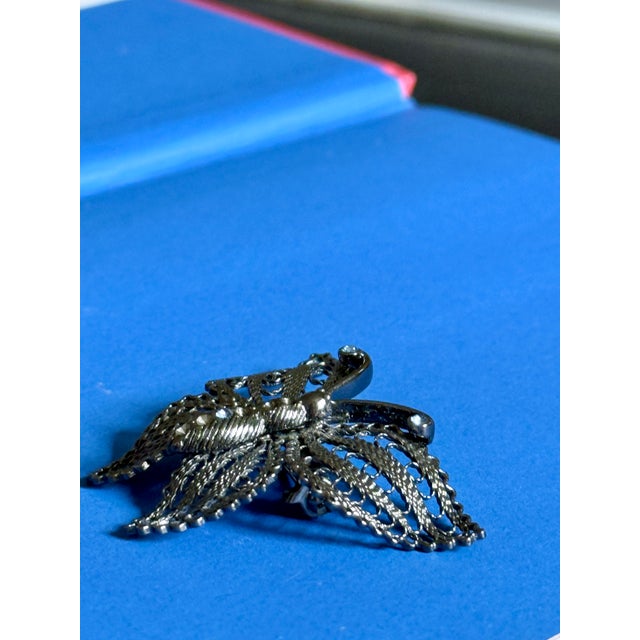 1950s Vintage 1960s Filigree Butterfly Brooch Pin With Cannetille Style Openwork For Sale - Image 5 of 16