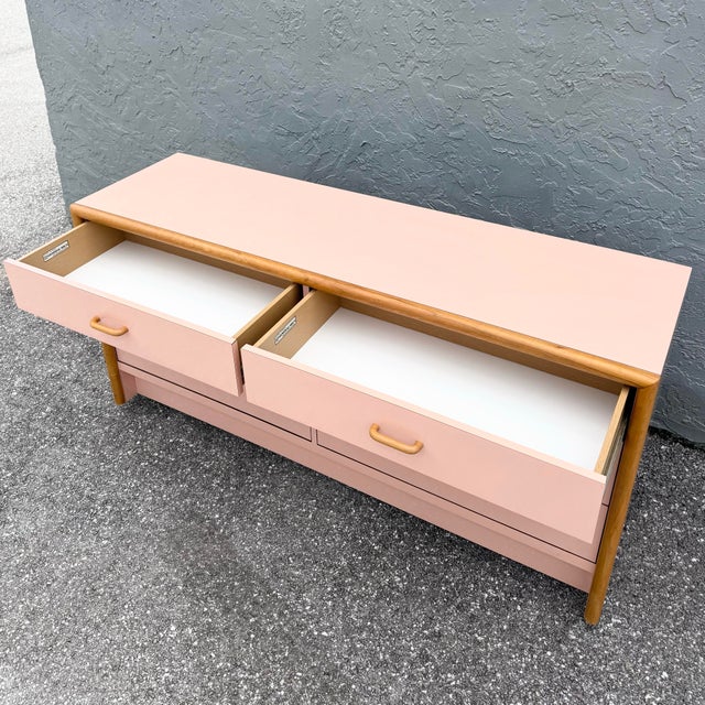 Postmodern Pink Gloss Laminate and Oak Dresser For Sale - Image 4 of 10