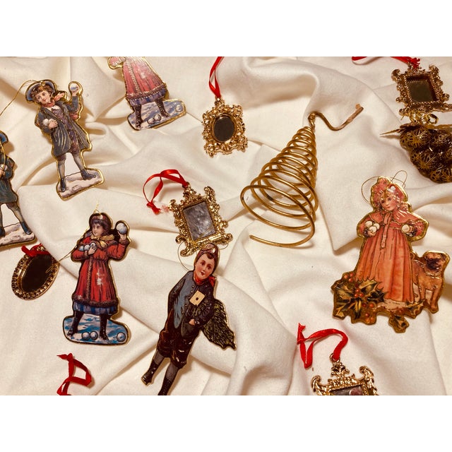 1990s Vintage Collection of Holiday Decorations in Metal Paper Plush Textile For Sale - Image 5 of 9