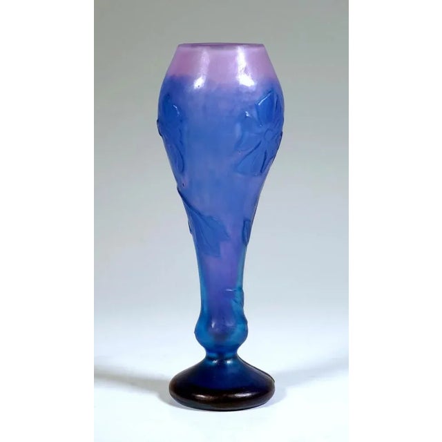 Very Daum Nancy Art Nouveau Cameo Vase with Flower Decor France 1895/1900, 1890s For Sale - Image 4 of 7