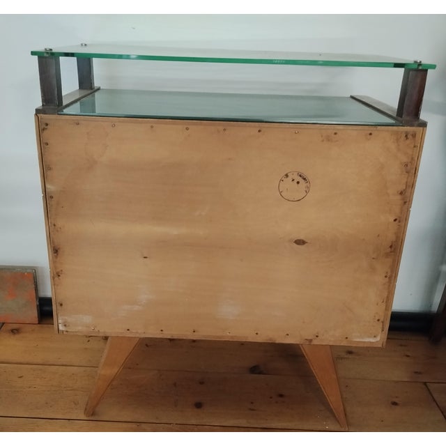 Wood Vintage Beech and Walnut Bedside Tables with Green Glass Top and Clear Glass Shelf, Italy, 1950s, Set of 2 For Sale - Image 7 of 10